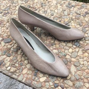 Vintage pumps